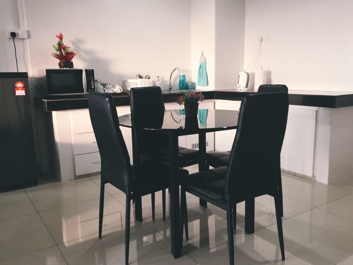 Dperdana -Dinies Pool,Wifi, Centre Of Kota Bharu, 4-5 Pax Appartement Buitenkant foto